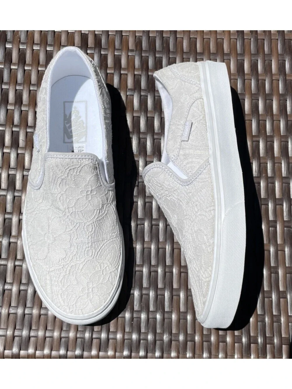 VANS Classic Slip-On Sneakers Floral Lace Pattern Women Size 9.5 Ivory